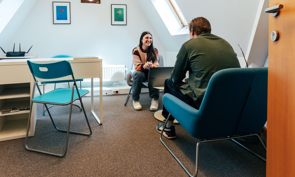 A Generations consultant in conversation with a candidate in the Brussels office